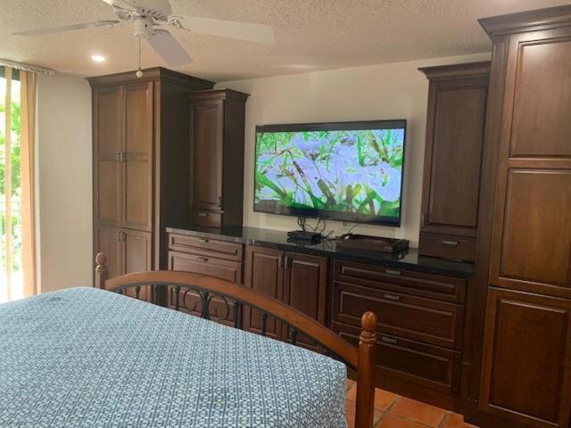 Beautifully Renovated Summer Of 2020 Come And Enjoy This Lovely Unit Кей Уест Екстериор снимка