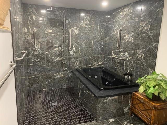 Beautifully Renovated Summer Of 2020 Come And Enjoy This Lovely Unit Кей Уест Екстериор снимка