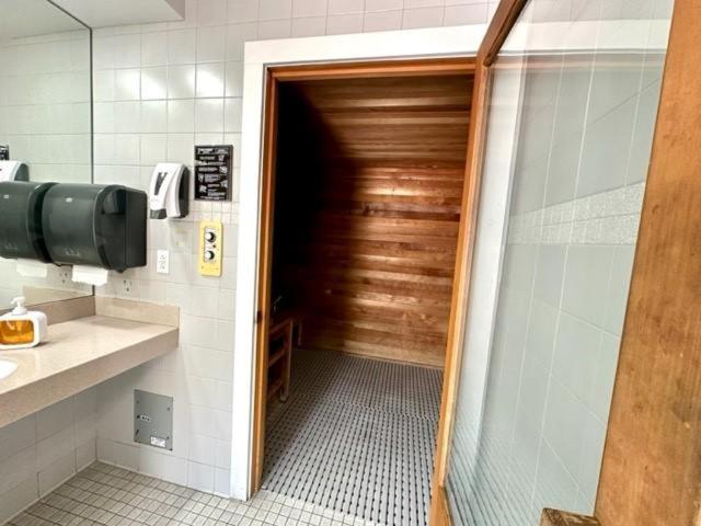 Beautifully Renovated Summer Of 2020 Come And Enjoy This Lovely Unit Кей Уест Екстериор снимка